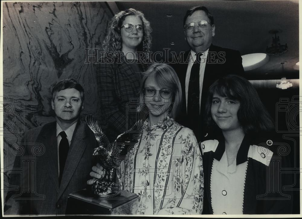 1992 Press Photo Team from South Shore High of Port wing wins Stock Market Game - Historic Images