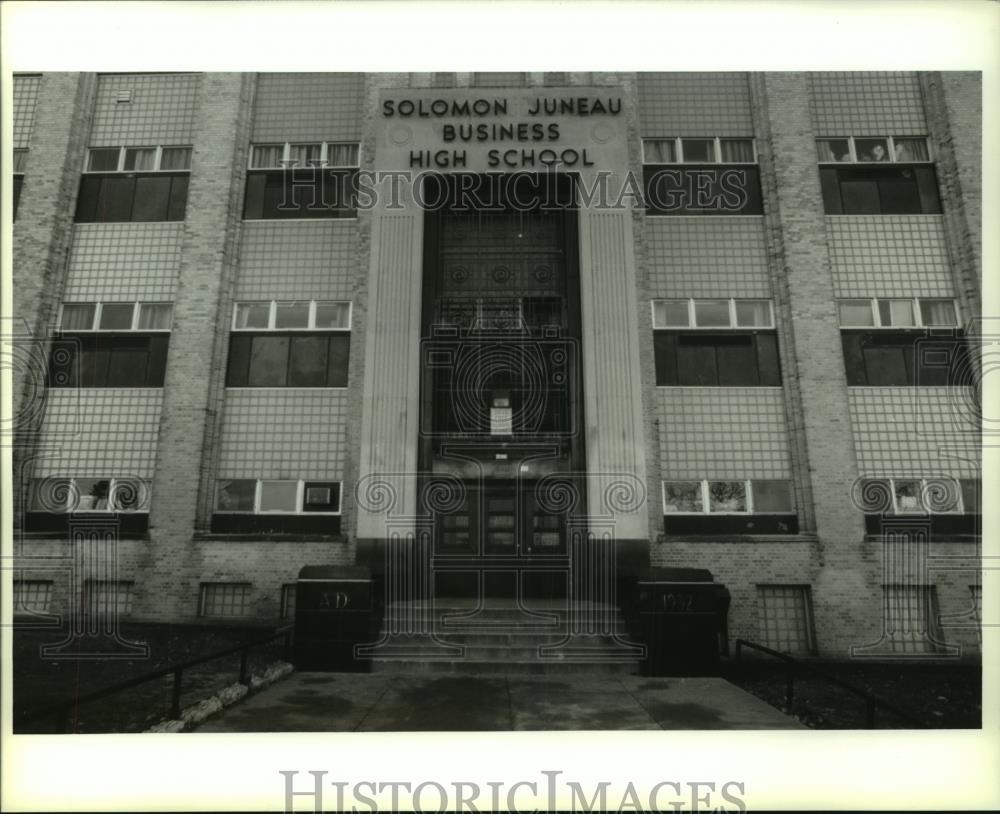 1994 Press Photo Front of Solomon Juneau Business High School. - mjb89942 - Historic Images