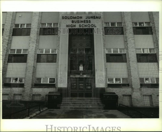 1994 Press Photo Front of Solomon Juneau Business High School. - mjb89942 - Historic Images