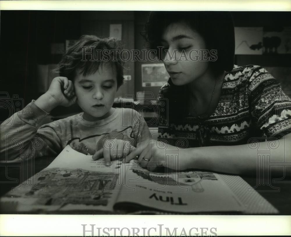 1994 Press Photo Paloma Ramirez Supervises At Journey House Recreation Center - Historic Images