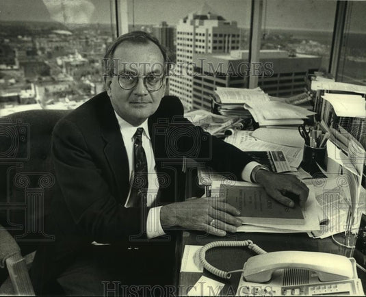 1993 Press Photo Michael Joyce- President Of Lynde And Harry Bradley Foundation - Historic Images