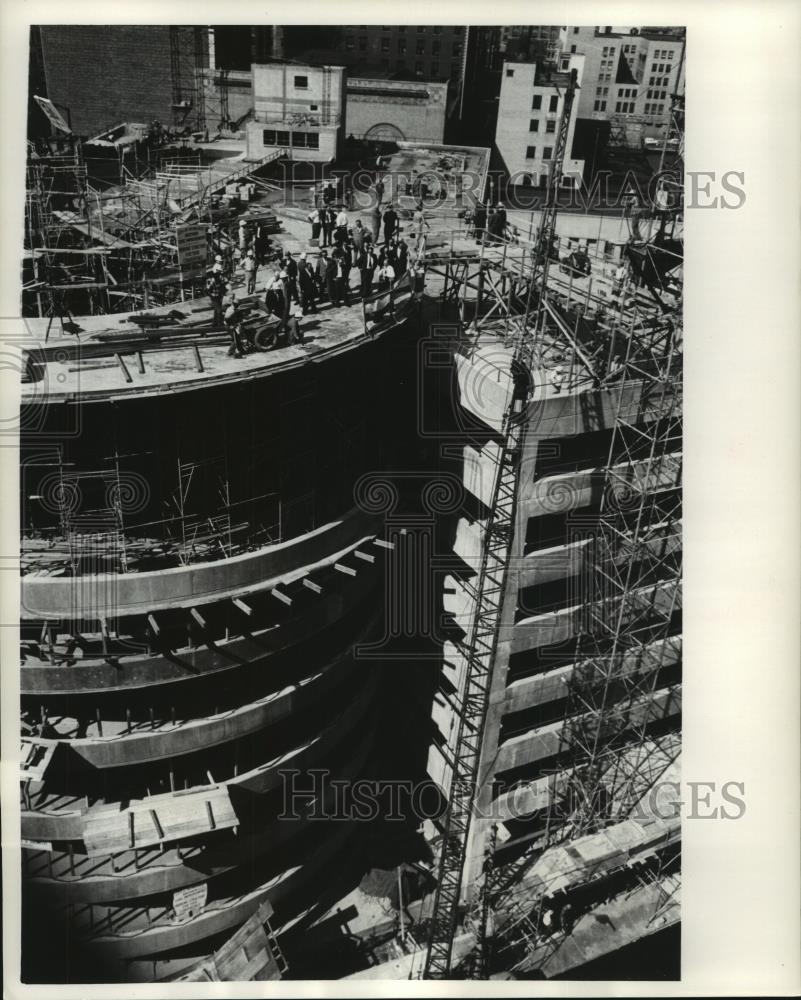 1981 Press Photo Construction of parking deck, downtown Milwaukee - mjb90189 - Historic Images