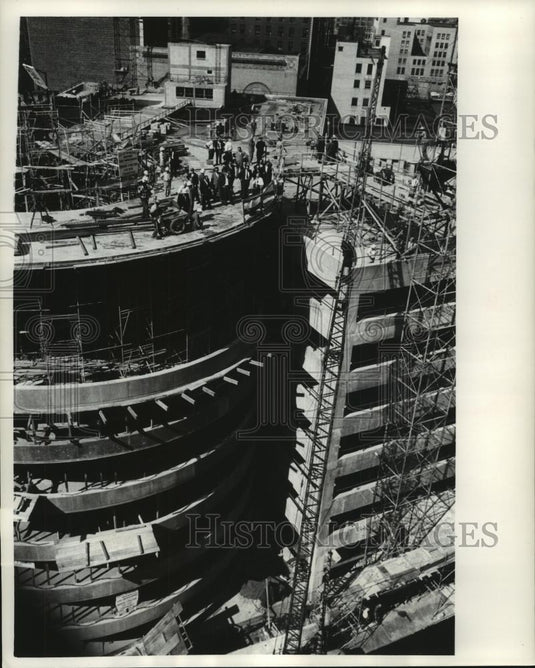 1981 Press Photo Construction of parking deck, downtown Milwaukee - mjb90189 - Historic Images