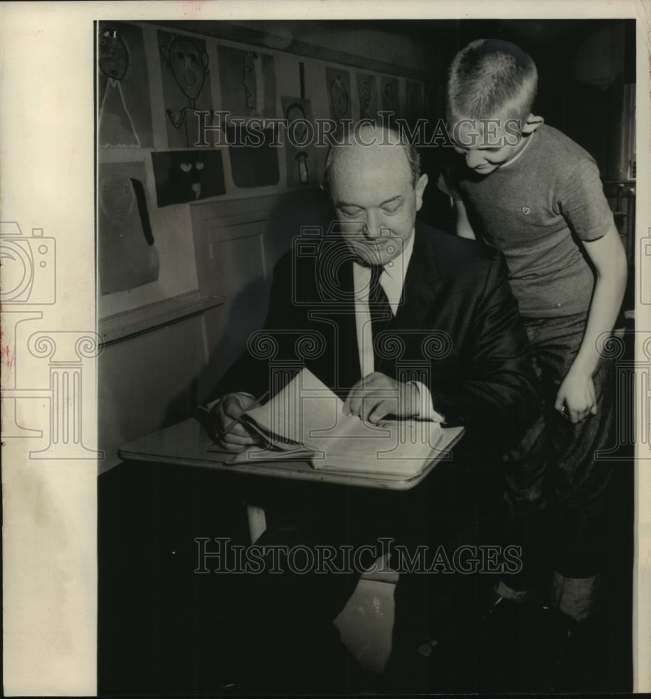 Press Photo Secretary of State Dean Rusk, student, Lee Street School, Atlanta - Historic Images