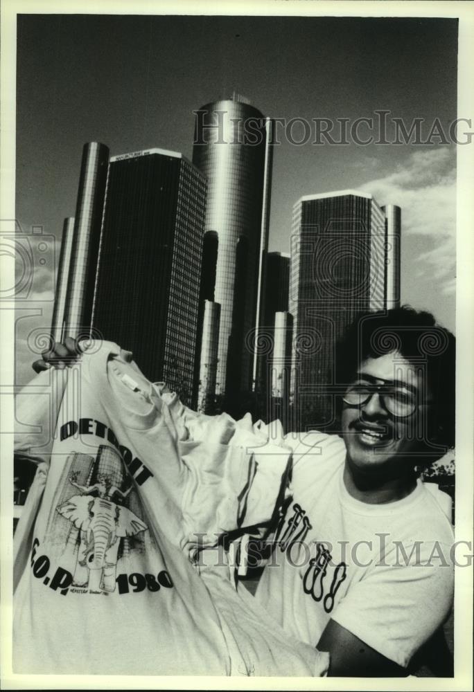 1980 Press Photo Souvenir shirts for sale at Republican National Convention - Historic Images