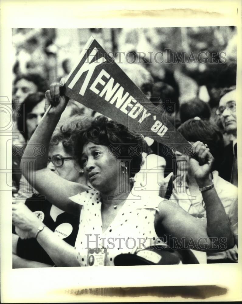 1980 Press Photo Iowa Delegate emotional during Kennedy speech at convention - Historic Images