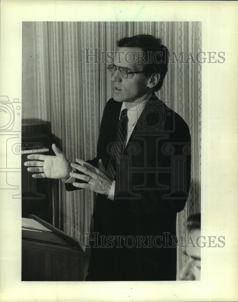 1982 Press Photo Paul Juhnke of Metropolitan Milwaukee Association of Commerce - Historic Images