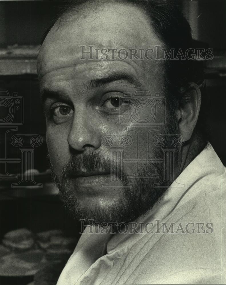 1991 Press Photo Dave Russell is a chef at Chuck&#39;s Place in Thiensville - Historic Images