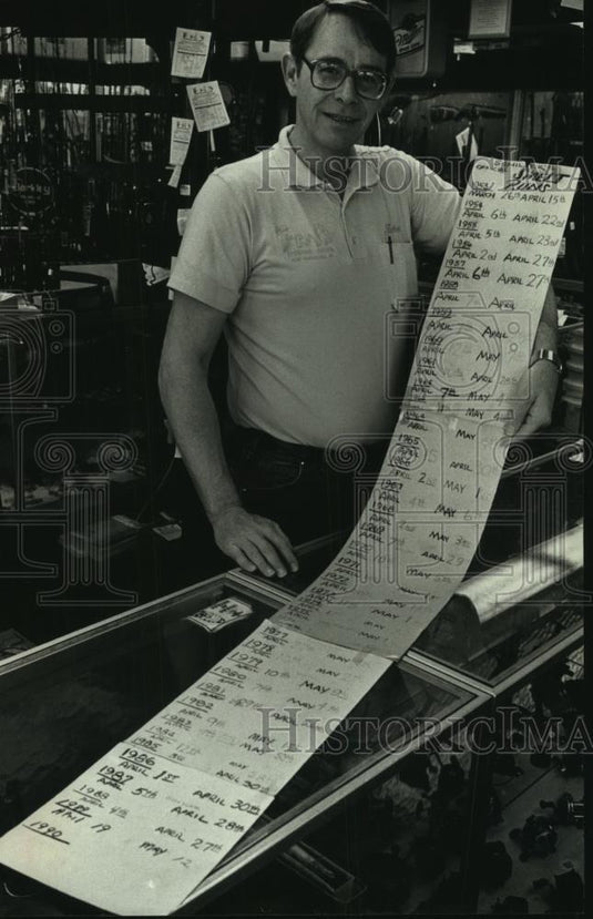 1990 Press Photo John Barney holds list at F&J Sporting Goods store, Wisconsin - Historic Images