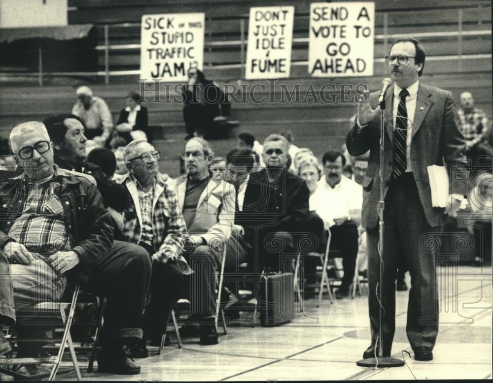 1987 Press Photo State Senator John Plewa endorses highway extension - mjb90821 - Historic Images