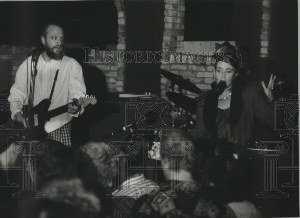 1993 Press Photo Robin Pluer performing with Paul Cedar - mjb90834 - Historic Images