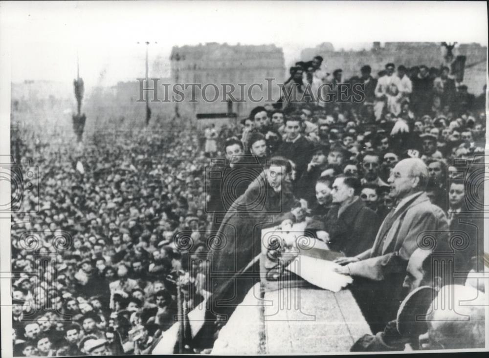 1993 Press Photo People Gather in Warsaw to hear New Communists Party Boss - Historic Images