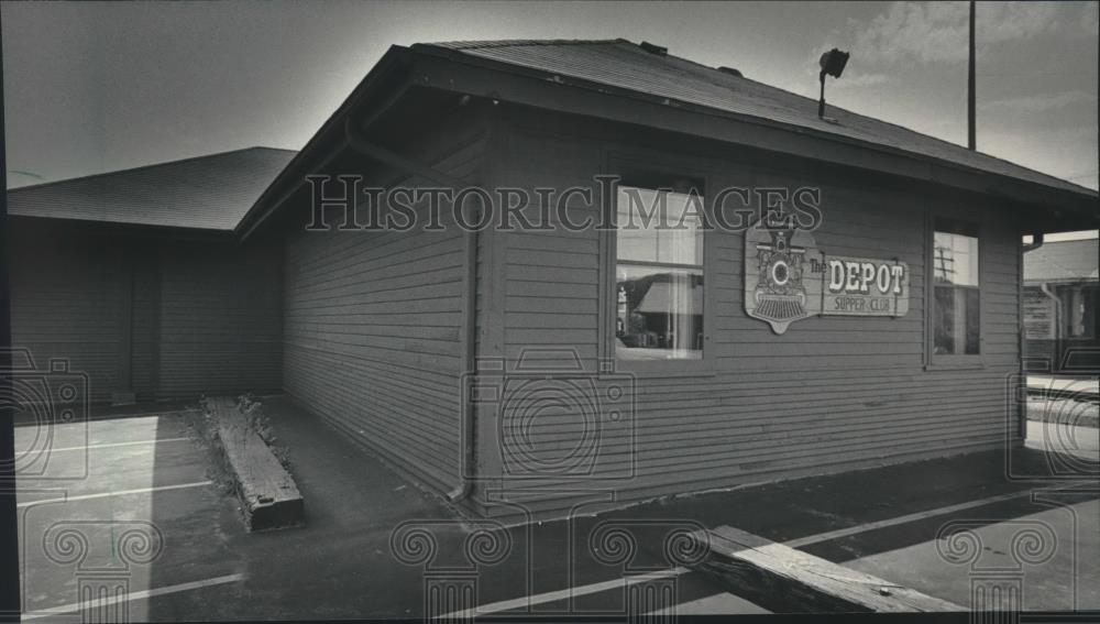 1985 Press Photo The Depot restaurant in Plymouth, Wisconsin - mjb90863 - Historic Images