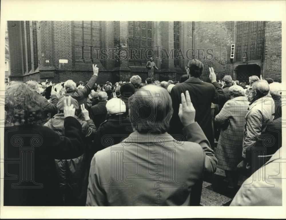 1986 Press Photo Lech Walesa at St. Brigida&#39;s Church, Gdansk, Poland - mjb90886 - Historic Images