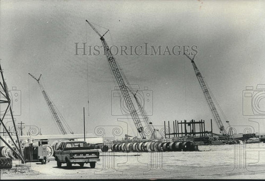 1977 Press Photo Construction of Pleasant Prairie power plant in progress - Historic Images