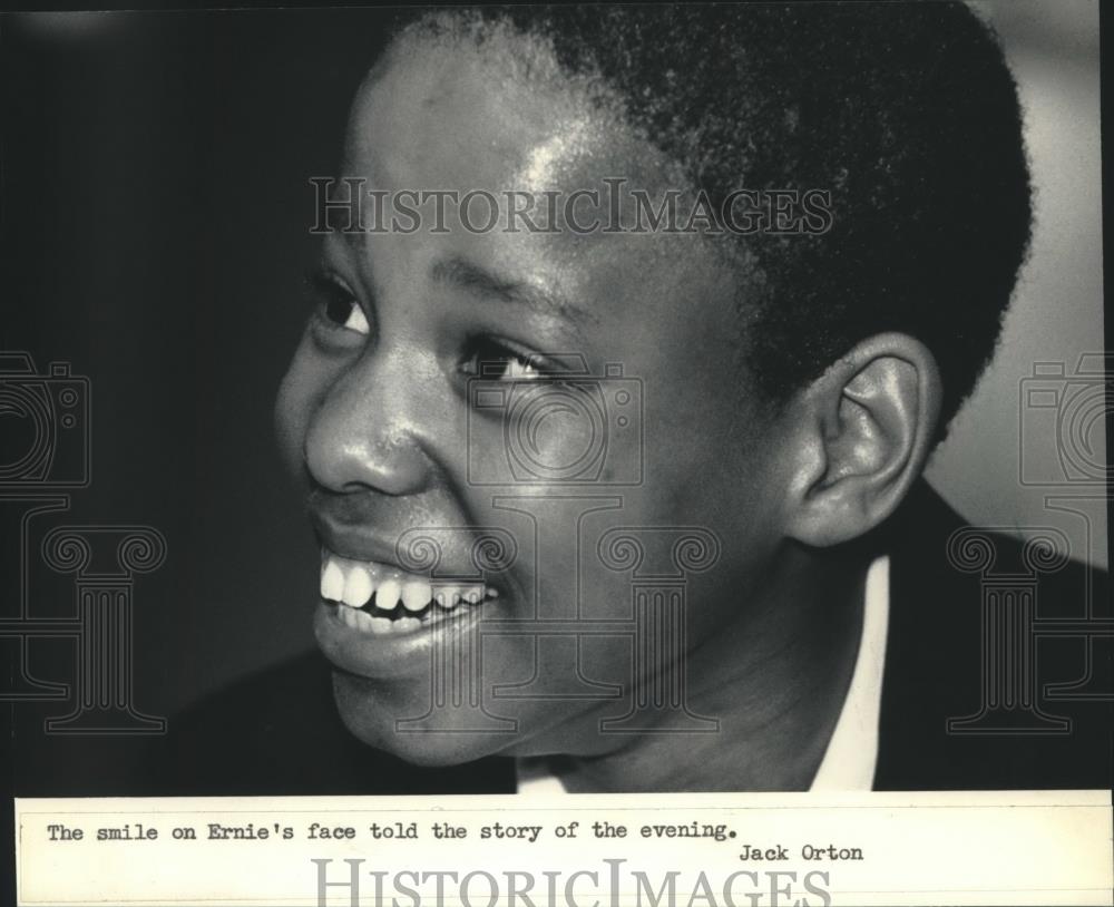 1985 Press Photo Pleasant View School&#39;s Ernie shows a big smile during prom - Historic Images