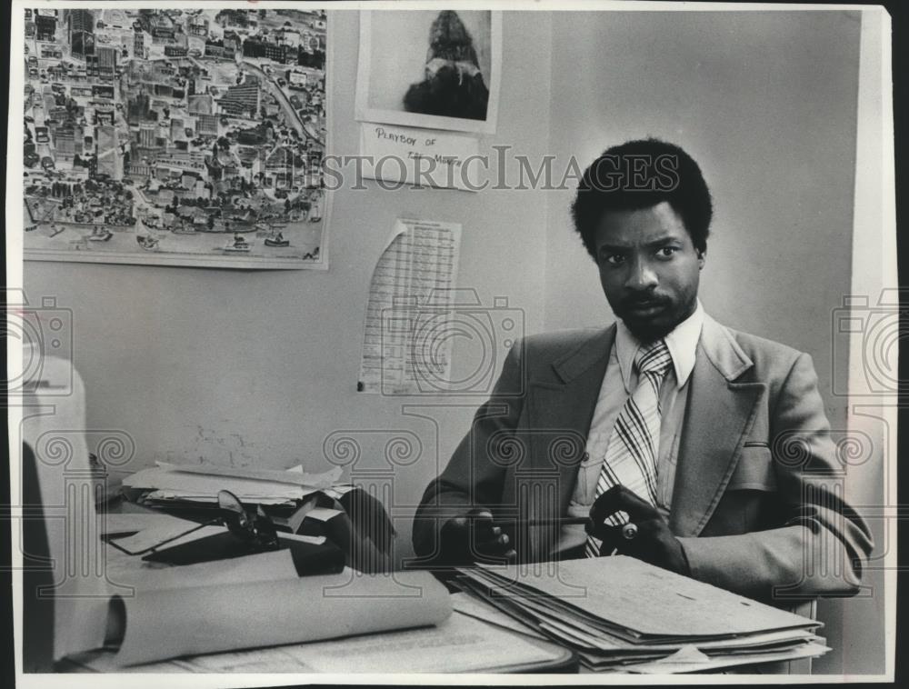 1977 Press Photo Assistant District Attorney Clarence L. Sherrod Milwaukee - Historic Images