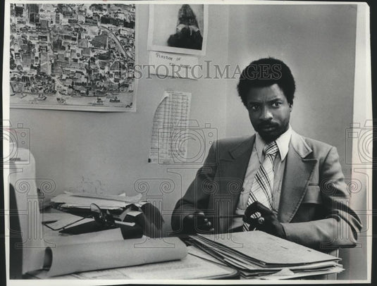 1977 Press Photo Assistant District Attorney Clarence L. Sherrod Milwaukee - Historic Images