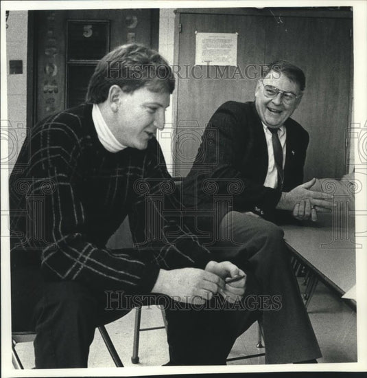 1989 Press Photo Former Lindenwood School pupil Kurt Roeker & father, Mequon - Historic Images