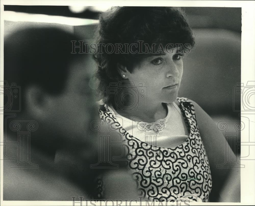 1988 Press Photo Diane Roeker allegedly aided Petrone as he photographed girls - Historic Images