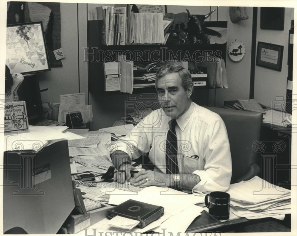 1986 Press Photo William Schield of Shorewood at Robert Baird &amp; Company - Historic Images