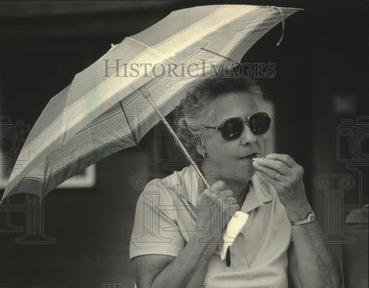 1983 Press Photo Mark Marek enjoyed Polish festival food - mjb91401 - Historic Images
