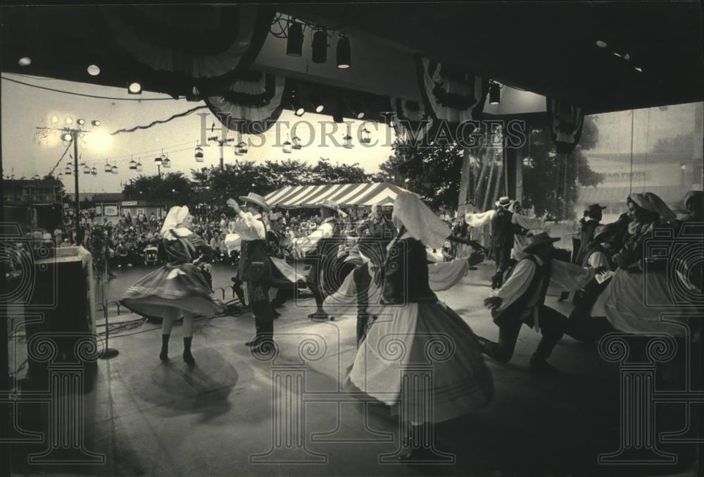 1988 Press Photo Syrena/Mazur Dancers on the Miller Stage at Polish Fest - Historic Images