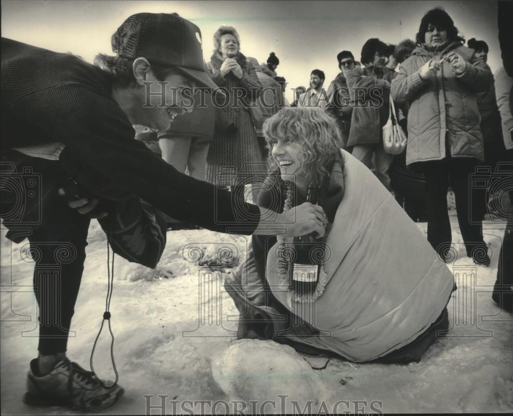 1986 Press Photo John Veizka and Jodi Gorski at Polar Bear Club Member - Historic Images