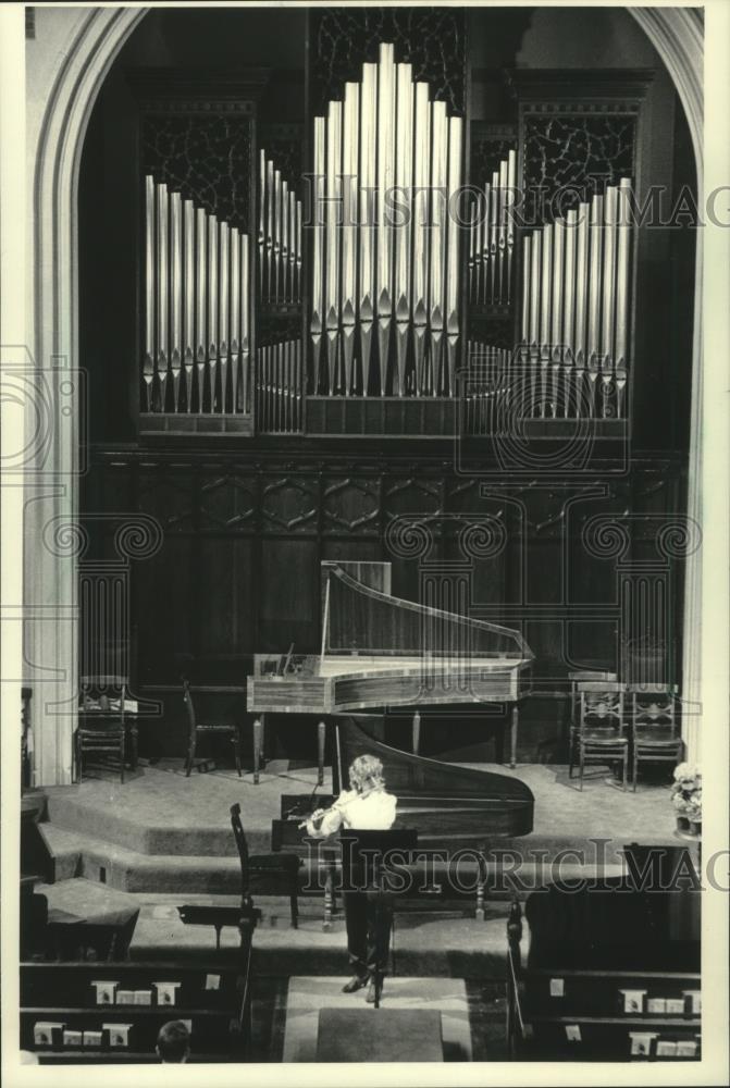 1984 Press Photo Flutist Tena Hess played a Bach sonata, Plymouth Church - Historic Images