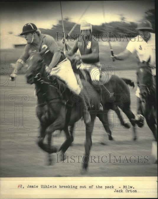 1984 Press Photo Jamie Uihlein drove the ball down the Milwaukee polo field - Historic Images
