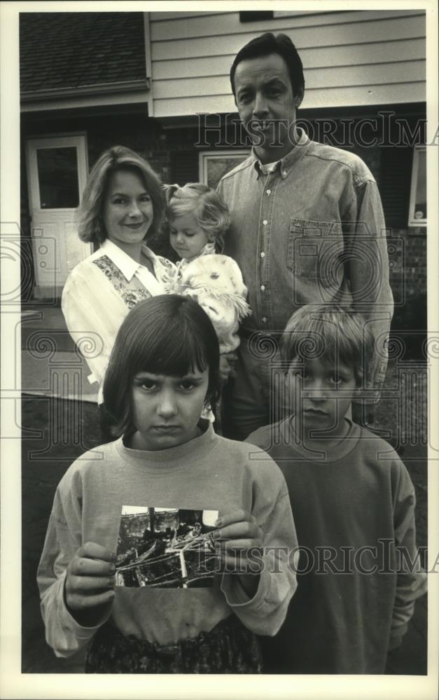 1993 Press Photo Shully family saved from inferno that engulfed their van - Historic Images
