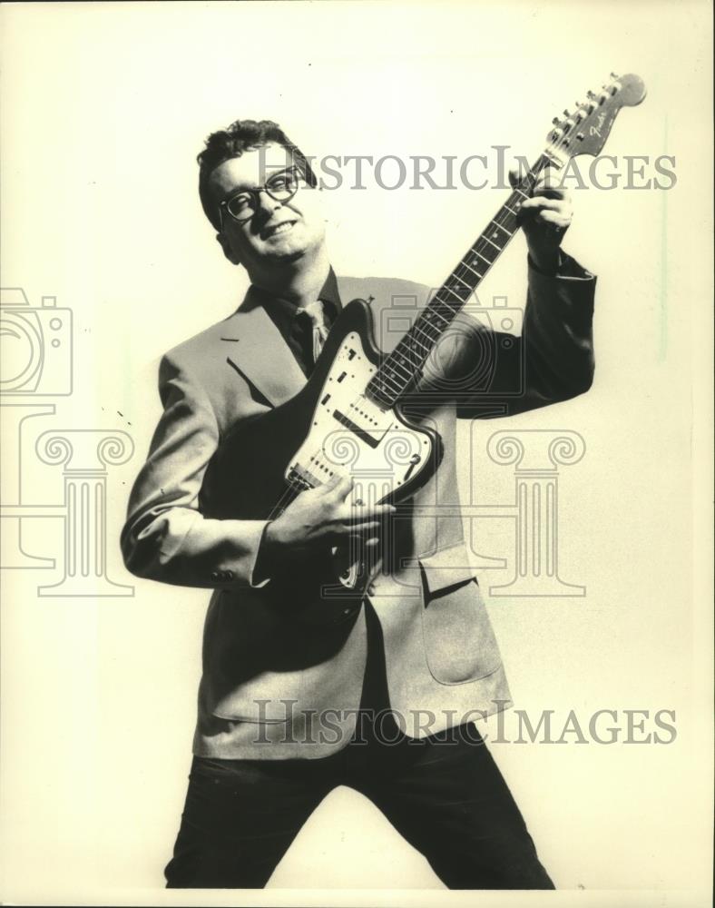 1985 Press Photo Singer, Mark Shurilla dressed as Buddy Holly with guitar - Historic Images