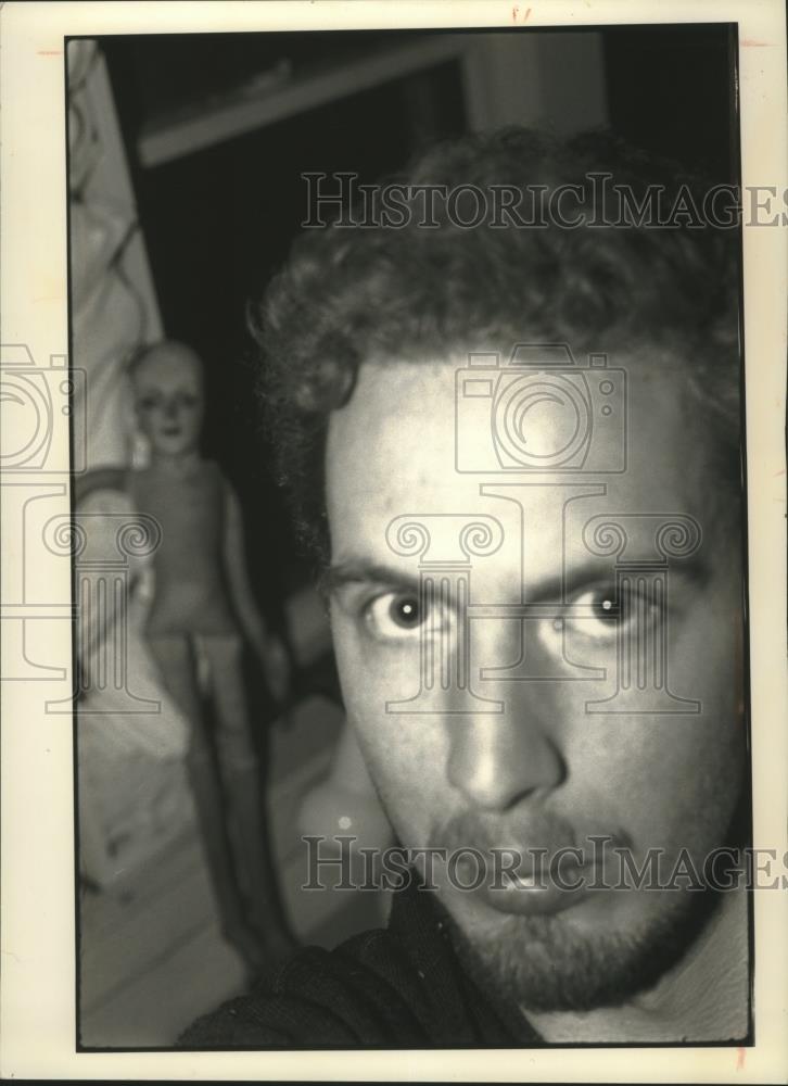 1993 Press Photo A tight face photo of Gary Pohl, Milwaukee artist. - mjb91951 - Historic Images