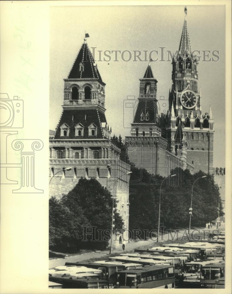 1987 Press Photo Moscow Red Square - Towers Punctuated The Kremlin's Walls - Historic Images