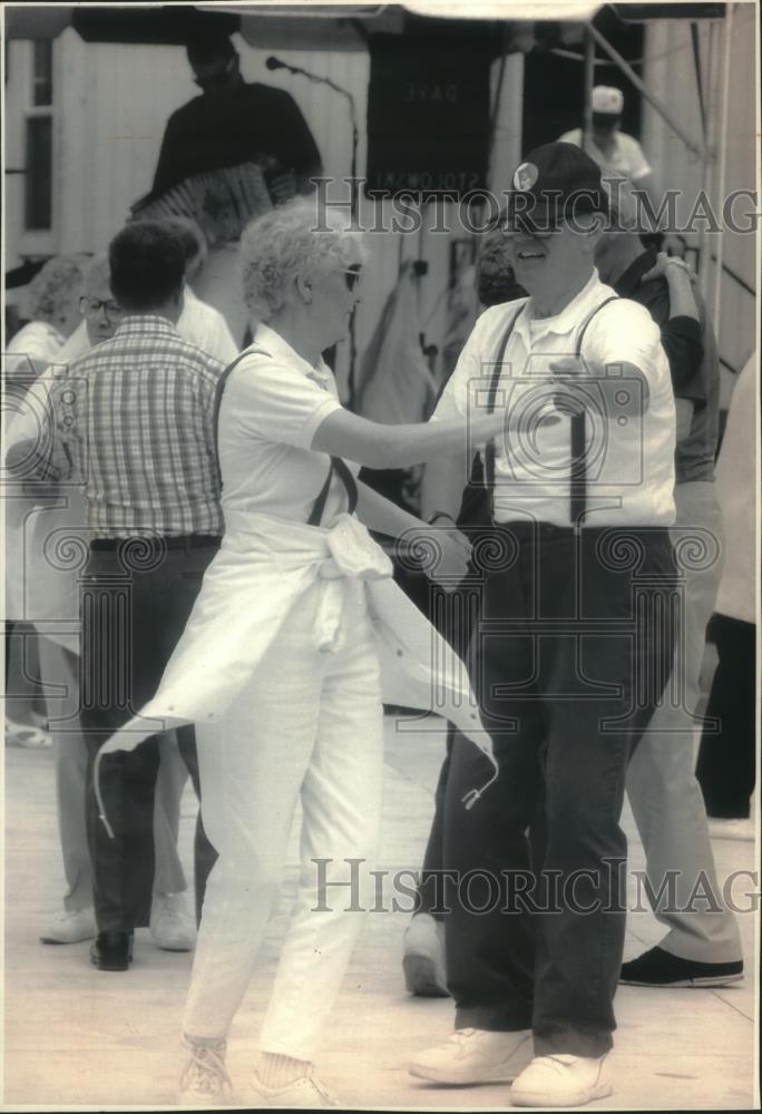 1993 Press Photo Joe and Jane Molter dance at Polish Fest, Maier Festival Park - Historic Images