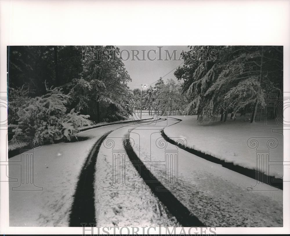 1987 Press Photo Snowy street in Bessemer - abna17630 - Historic Images