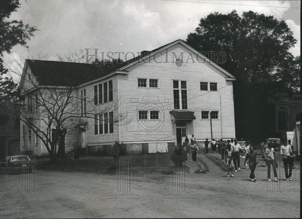 1984 Press Photo Children Walk Towards Annie Manie School, Birmingham, Alabama - Historic Images