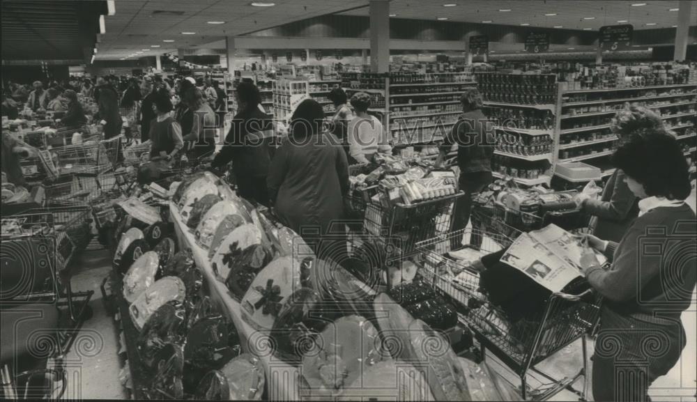 1985 Press Photo Hoover, Alabama Grocery Store Before Onslaught of Bad Weather - Historic Images