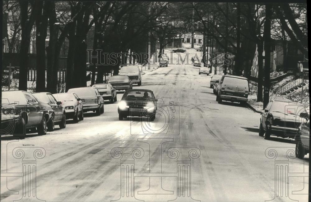 1985 Press Photo Snow and Ice Greets Motorist in Birmingham, Alabama - abna17799 - Historic Images