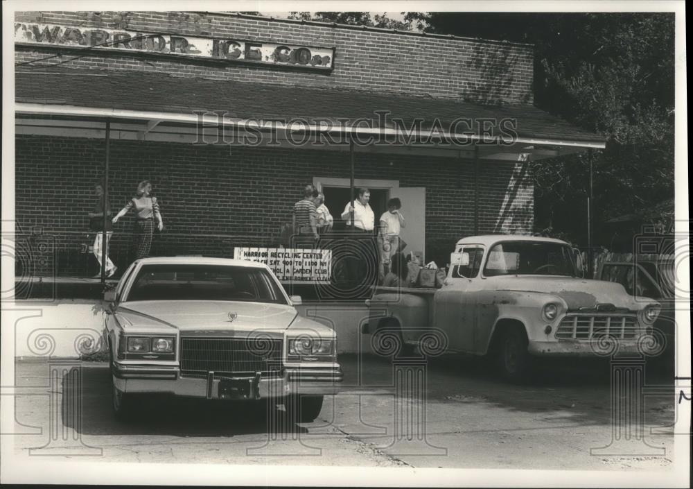 Press Photo people at the Warrior Recycling Center, Warrior, Alabama - Historic Images