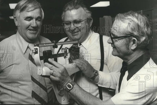 1977 Press Photo Birmingham Officials Have Weight Race - abna17906 - Historic Images