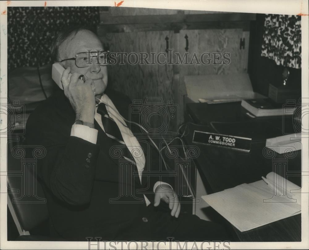 1989 Press Photo A. W. Todd, Commissioner, talks on phone at desk - abna17934 - Historic Images