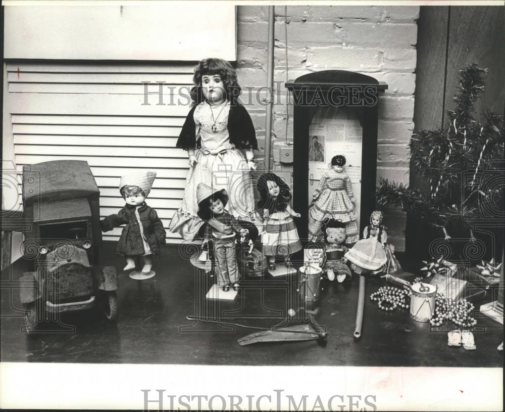 1979 Press Photo Bessemer Hall of History - Dolls and Holiday Toys, Alabama - Historic Images