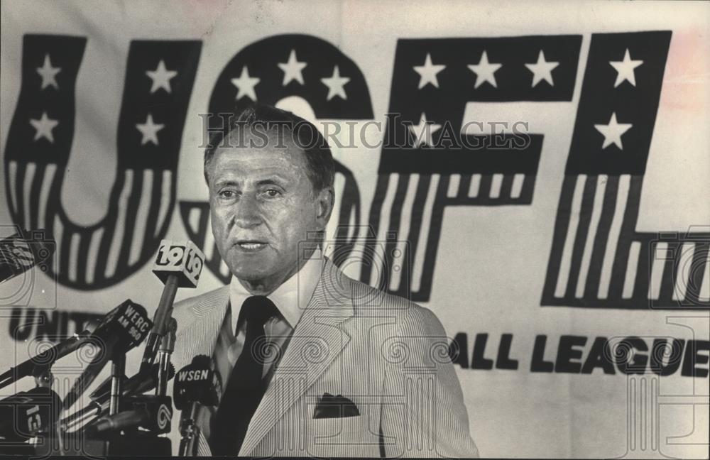 1982 Press Photo Stallions owner Marvin Warner at news conference - abna19128 - Historic Images