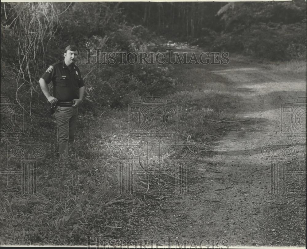 1979 Press Photo Sergeant J. H. Lawrence stands beside dirt road - abna19133 - Historic Images