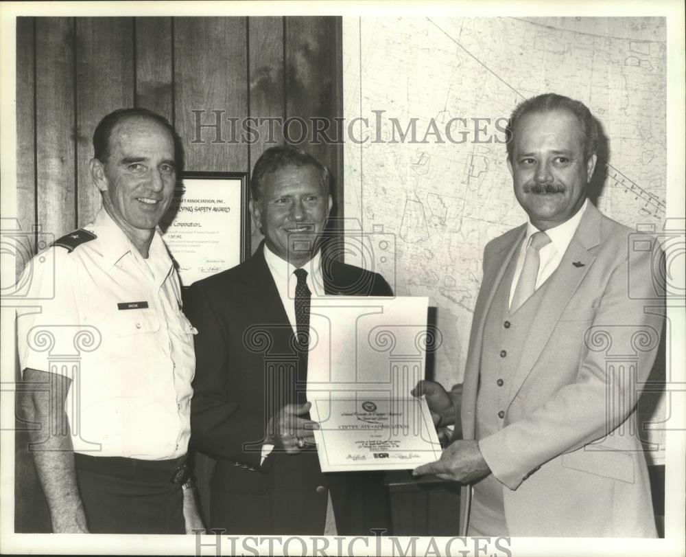 Press Photo Brigade General Cecel Greene, Mr. Bryon &amp; James Vaughn with award - Historic Images