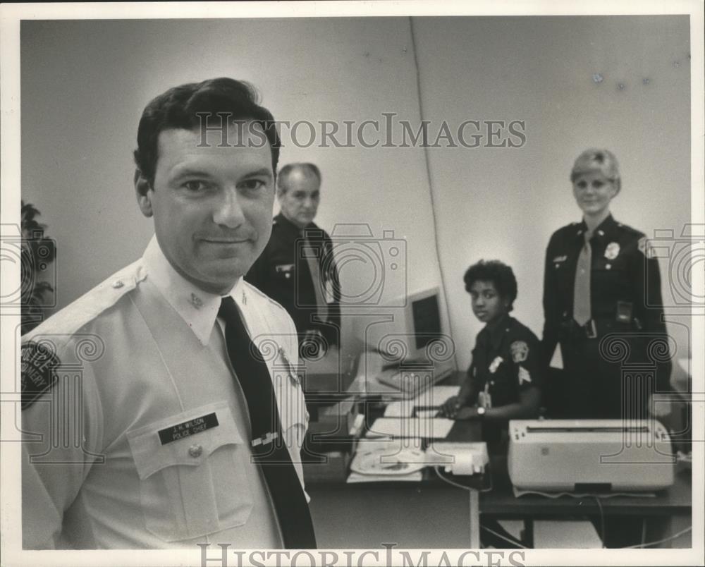 1986 Press Photo J. H. Wilson, Montgomery Police Chief with others, Alabama - Historic Images