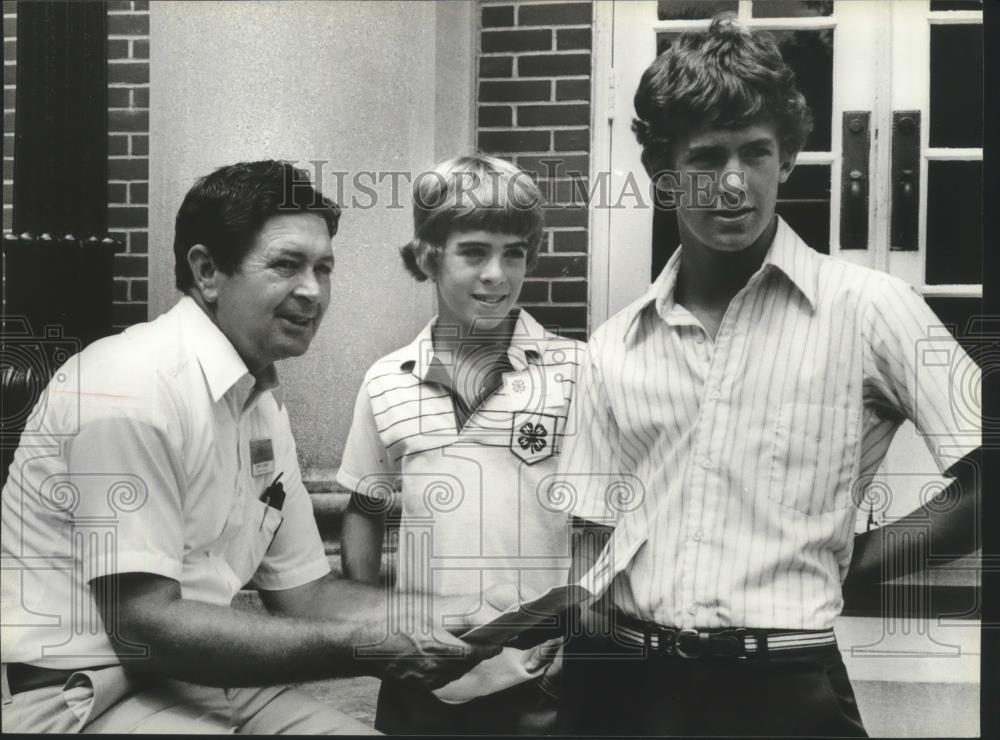 1979 Press Photo John, Kevin & Jeff Jones win a 4-H Club family contest - Historic Images