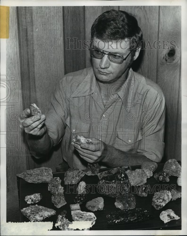 1978 Press Photo Sides with rocks he found panning, Alabama - abna16810 - Historic Images