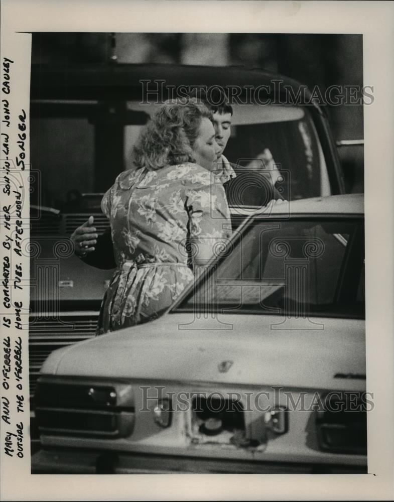 Press Photo Mary Ann O'Ferrell and son-in-law outside the O'Ferrell home - Historic Images